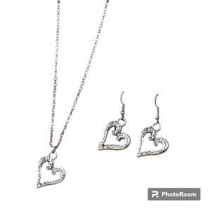 New Heart Jewelry Pendant Necklace & Earring Set